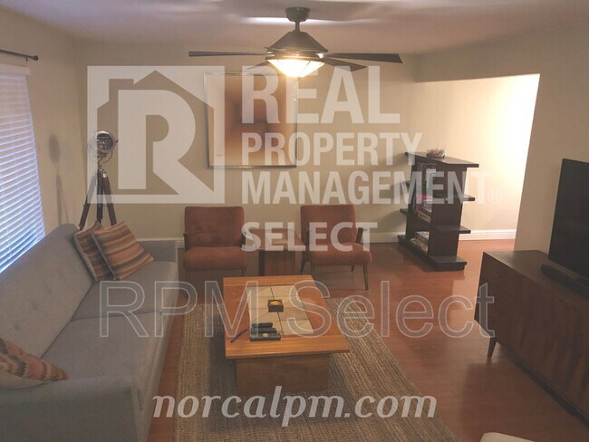 Foto del edificio - 8712 Woodman Way
