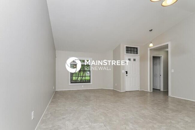 Building Photo - 3 Bedroom Pet-Friendly Home in Riverview, FL with Main Street Renewal