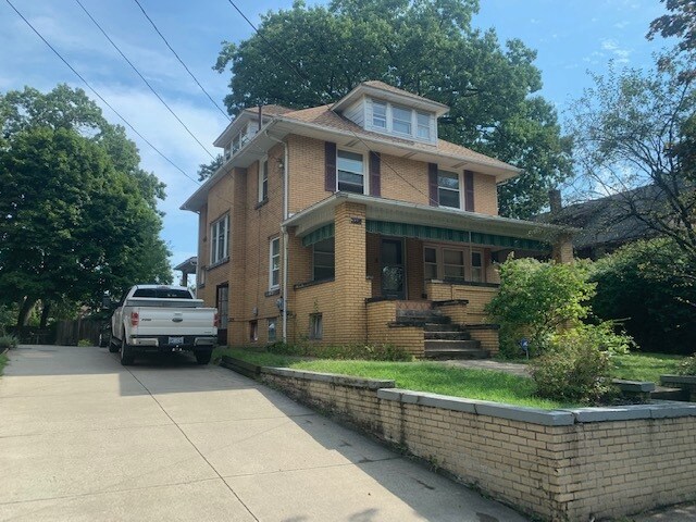 Primary Photo - 179 Oakdale Ave