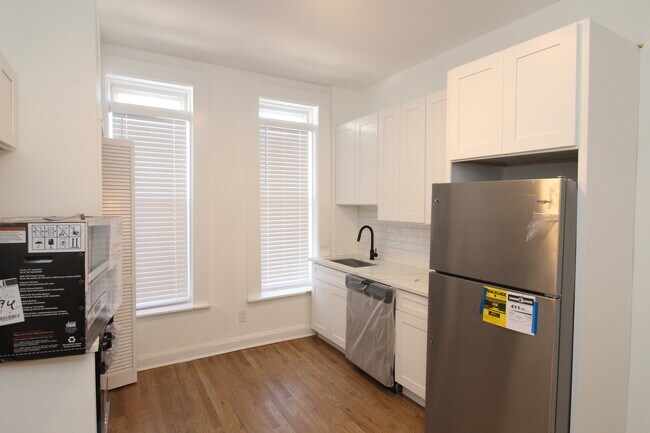 Foto del edificio - 1362 N Bosworth Ave