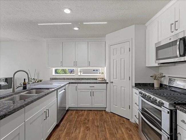 Building Photo - 991 Oldham Dr