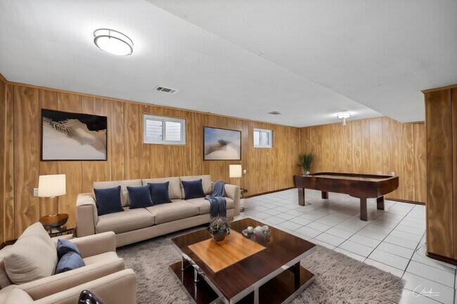 Foto del edificio - 9275 N Woodland Dr