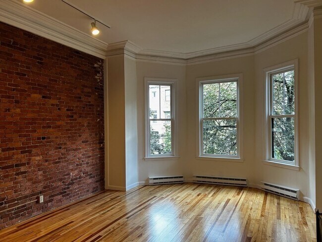 Building Photo - 330 Beacon St