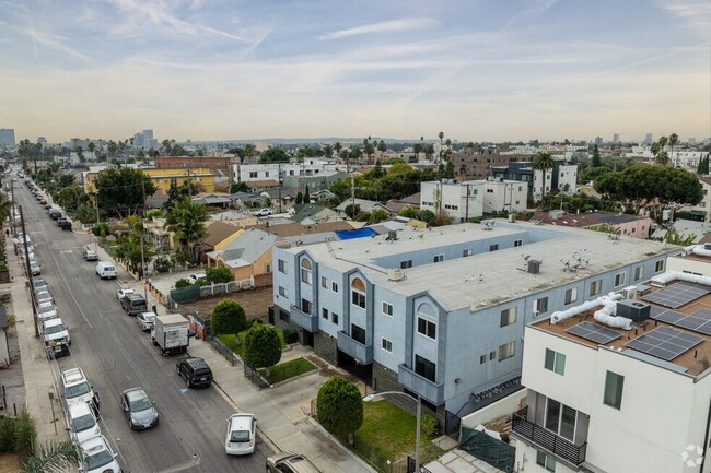 Foto del edificio - 619 North Kingsley Drive