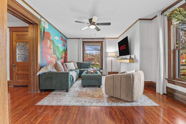 Building Photo - 924 Capital St