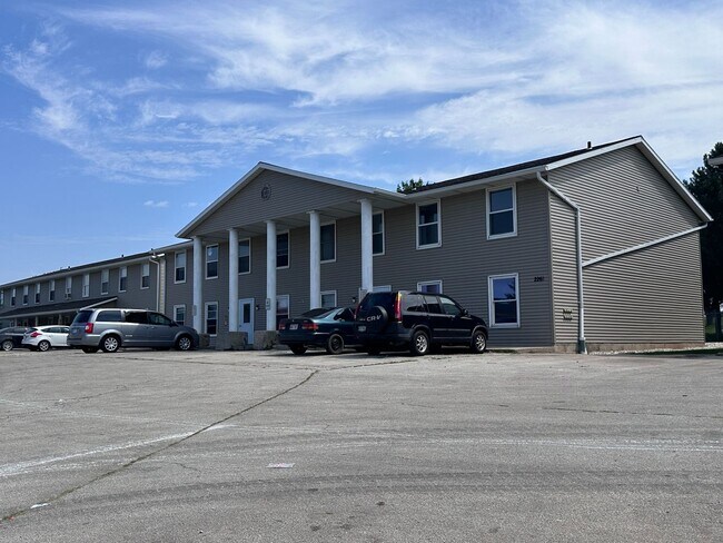 Building Photo - Noble Estates ||