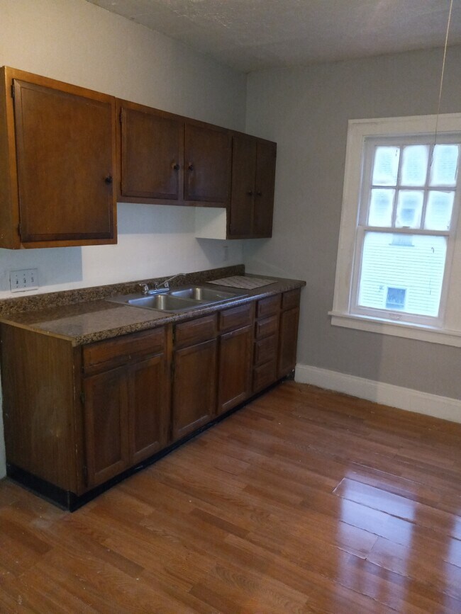 Kitchen - 11002 Nelson Ave