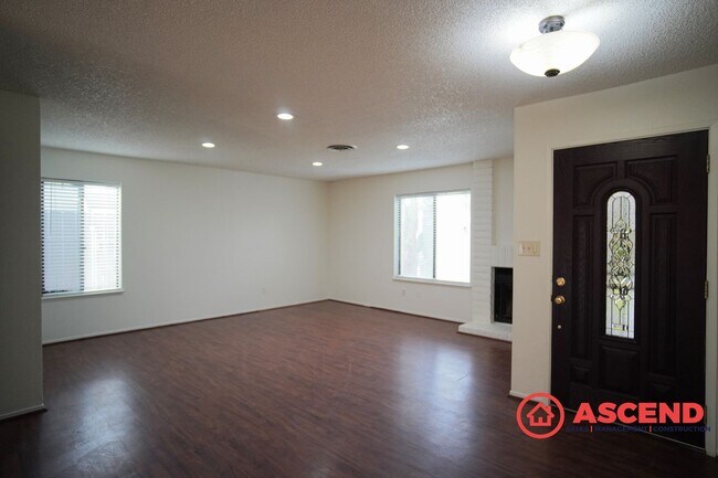 Building Photo - Cozy Southwest 3 Bedroom 2 Bath Home Comin...