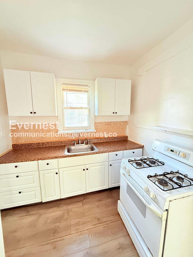 Building Photo - 14393 Strathmoor St