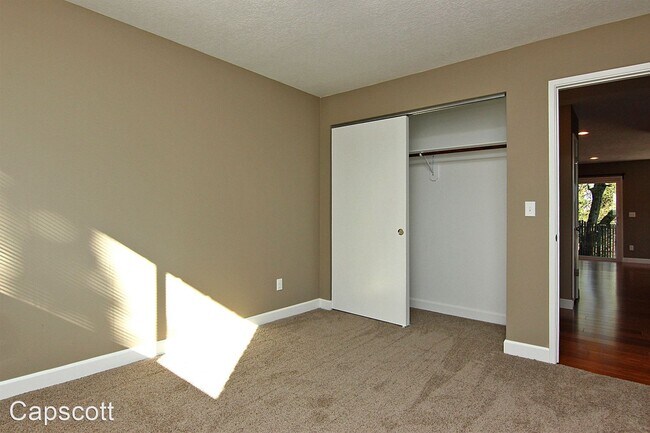 Foto del edificio - 3635 SW Baird St