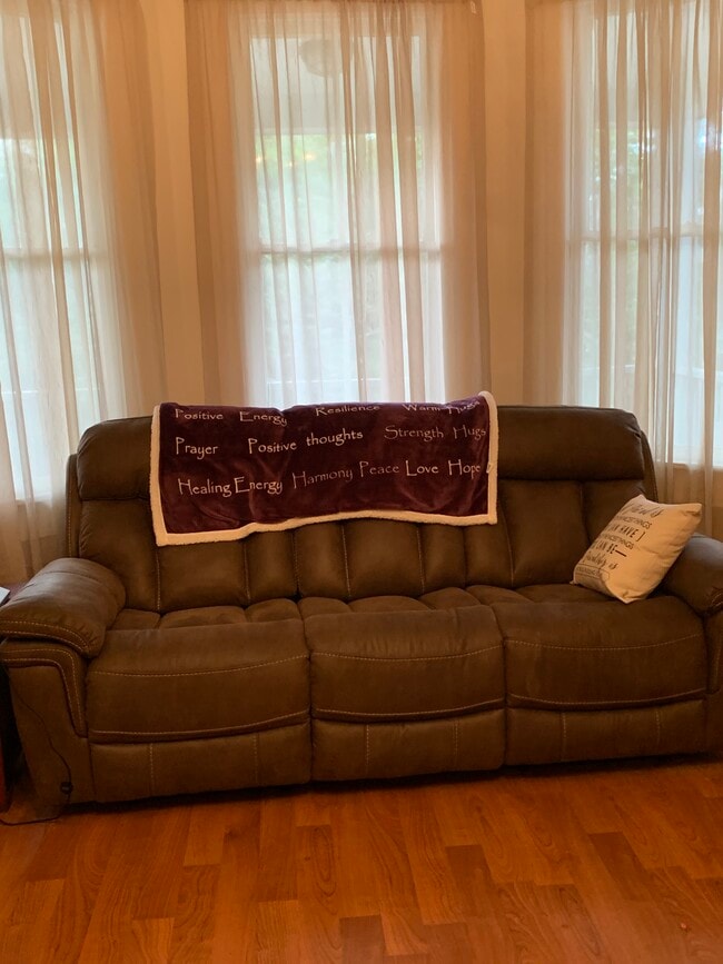 Building Photo - 403 E Duffy St