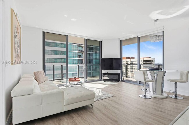 Foto del edificio - 121 NE 34th St