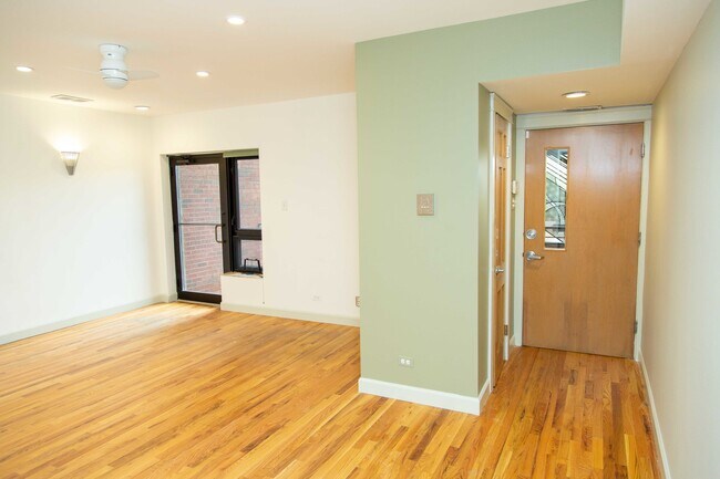 Building Photo - 1607 Simpson St