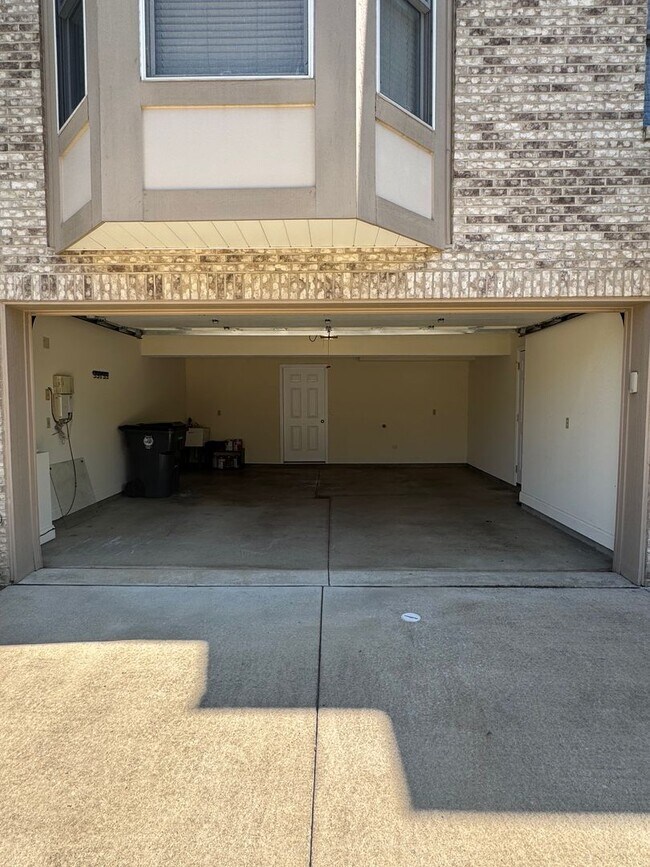Foto del edificio - 2 Bed 2 full and 2 1/2 Bath- Imperial PA