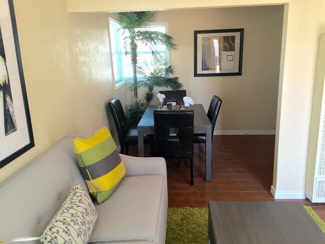 Foto del edificio - 5117 Trowbridge Dr