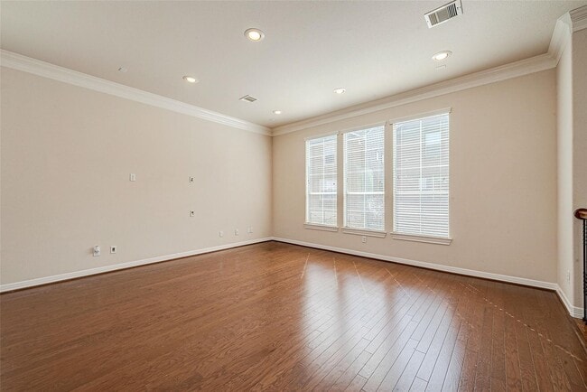 Building Photo - 3302 Clearview Cir