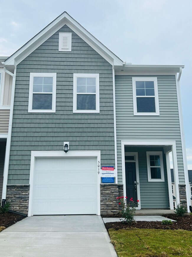 Building Photo - Modern Townhome | 3 Bed/2.5 Bath | End Unit
