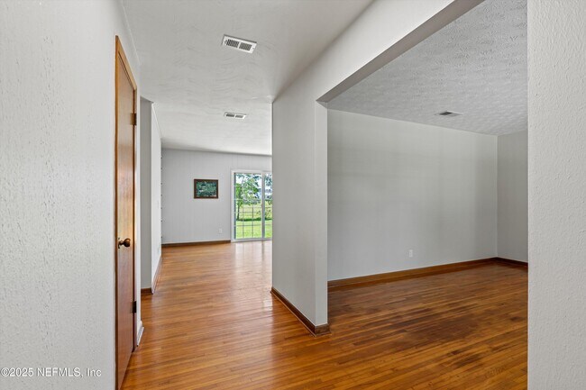 Foto del edificio - 5127 Lourcey Rd