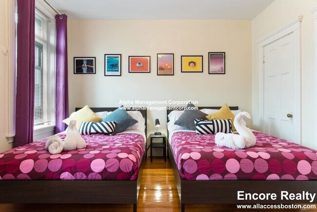 Foto del edificio - 1249 Beacon St