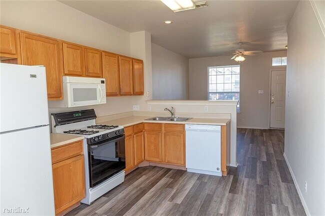 Foto del edificio - 3 br, 2.5 bath Duplex - 2707 Westhampton CT A