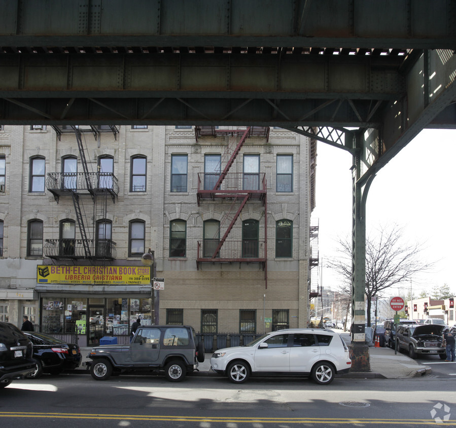 Building Photo - 662 Broadway