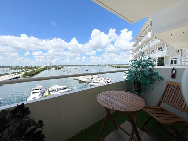Foto del edificio - 7904 West Dr