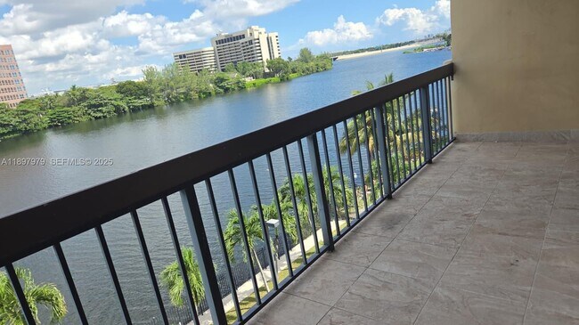 Foto del edificio - 5249 NW 7th St