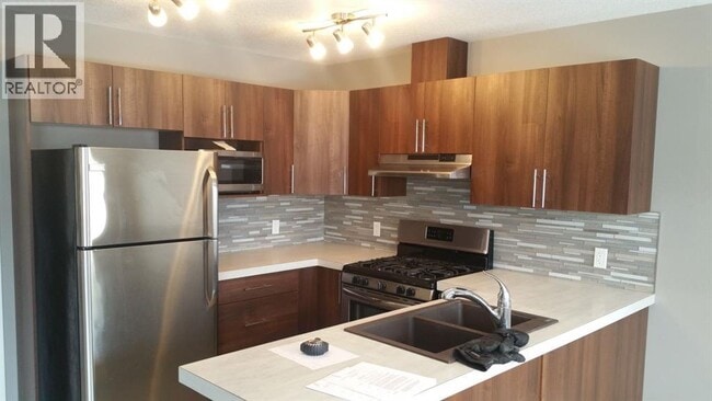 Building Photo - 11314-11105 105 Ave