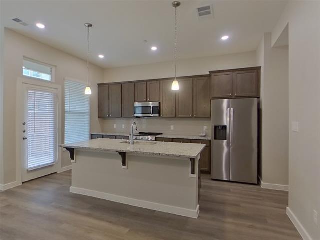 Foto del edificio - 3023 Whitetail Ln