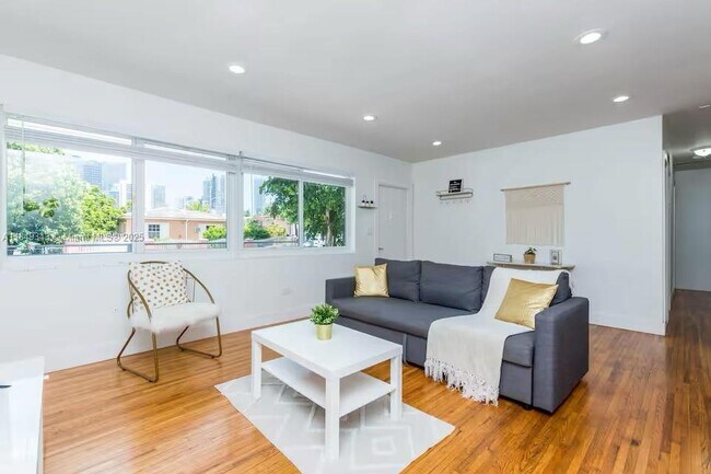 Foto del edificio - 962 SW 6th Ave