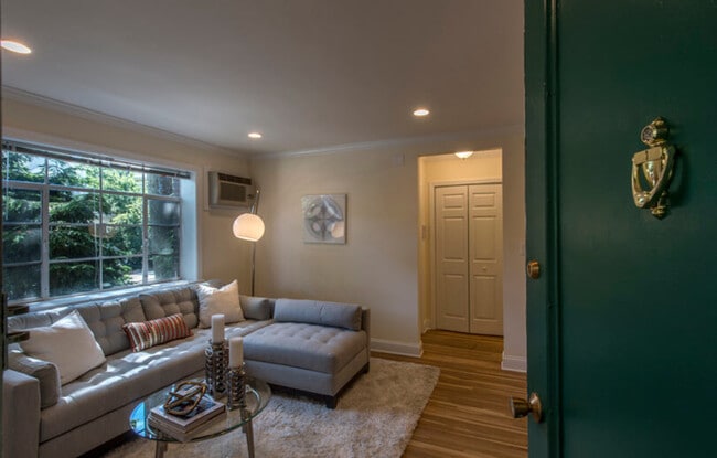 Building Photo - 11 Alton Plz