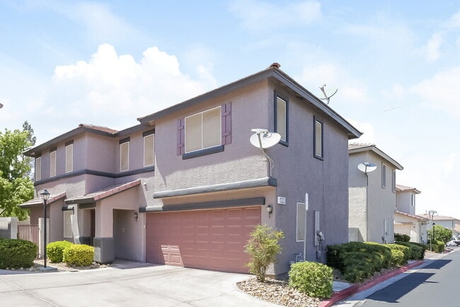 Building Photo - 1333 Hawaiian Hills Ave