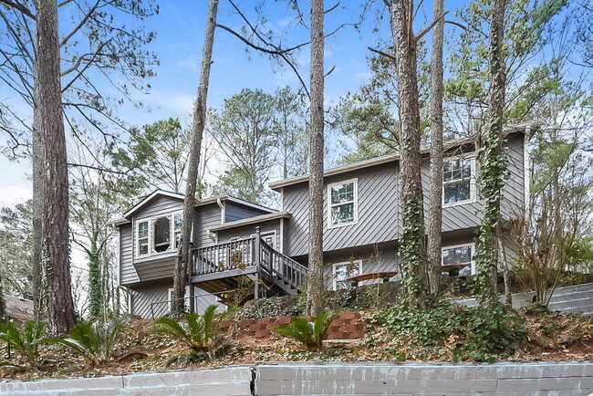Building Photo - 249 Castleair Dr NE