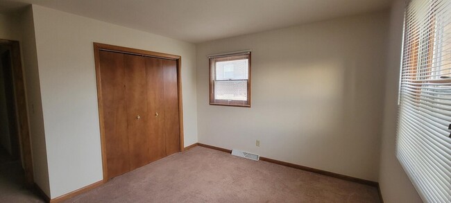 Building Photo - 570 N. Mulford
