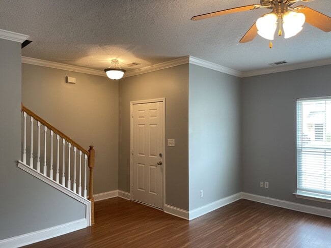 Building Photo - 273 Vining Way