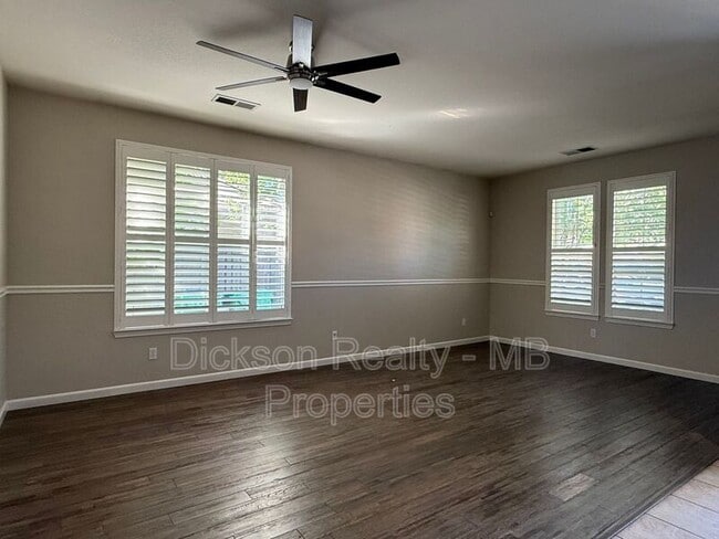 Building Photo - 475 Dartmoor Ct