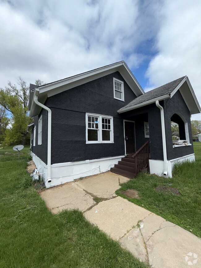 Building Photo - 3419 Delaware St