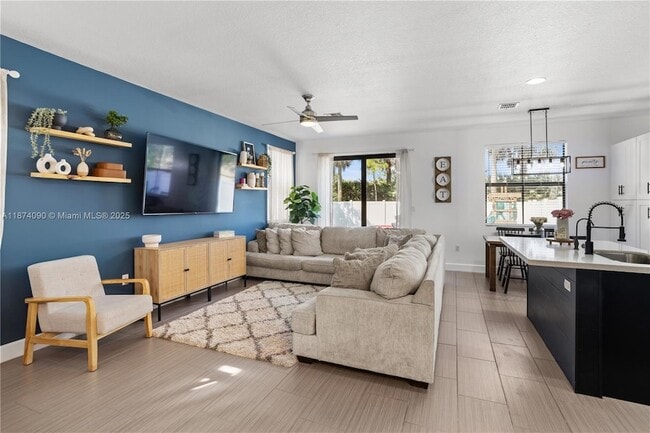 Foto del edificio - 4859 NW 55th Pl