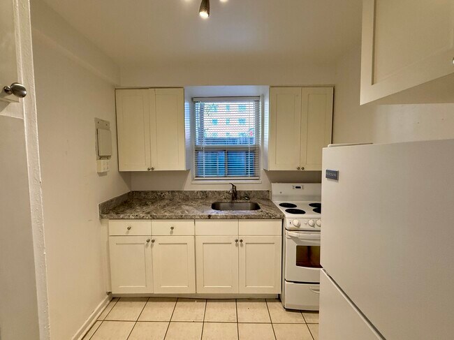 Photo du bâtiment - 1299 Bayview Av