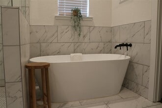 Building Photo - 4714 Fisk St