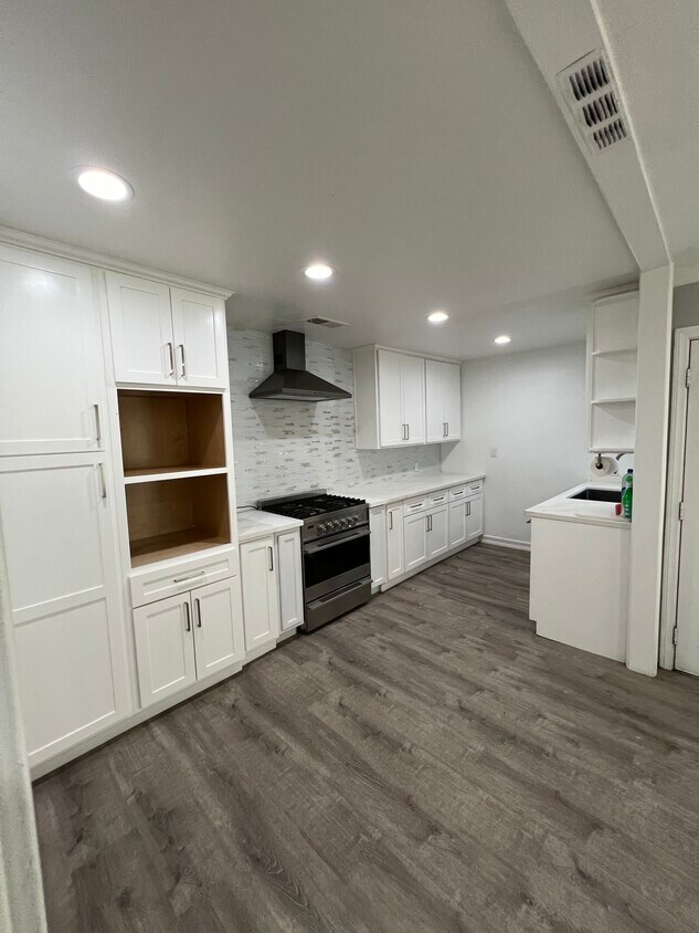 Kitchen - 1280 Wingate Pl