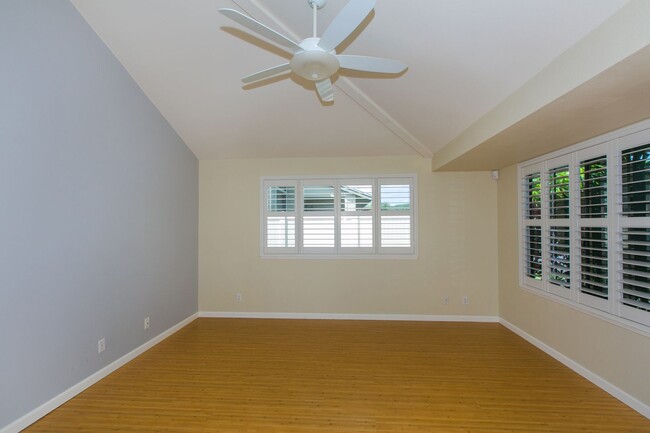 Building Photo - BACK ON MARKET**Single level spacious home...