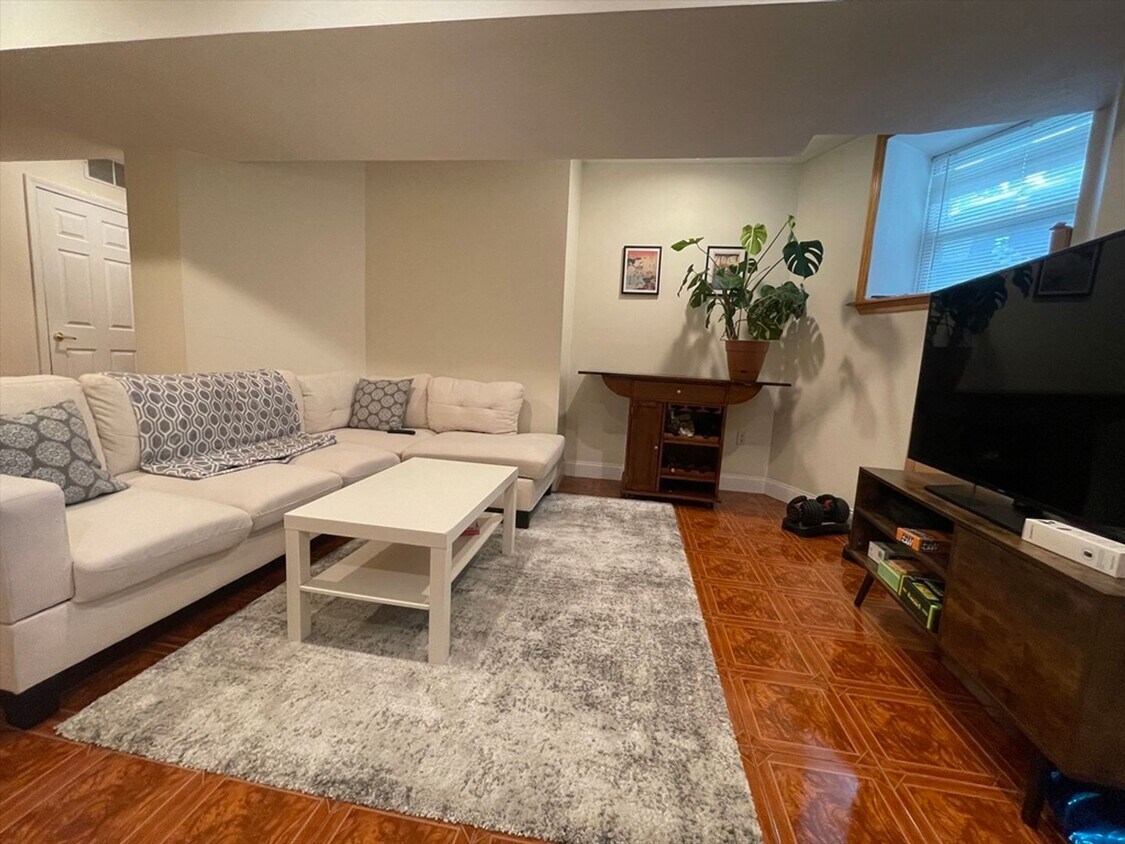 Primary Photo - Brookline 4bed / 2bath no broker fee - $5500