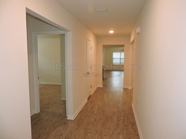Foto del edificio - 5780 Blackhorse Cir