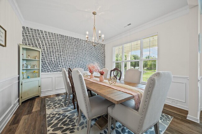 Foto del edificio - "Spacious 5-Bedroom Gem in Gastonia with 3...