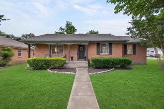 Building Photo - 105 S Weatherred Dr