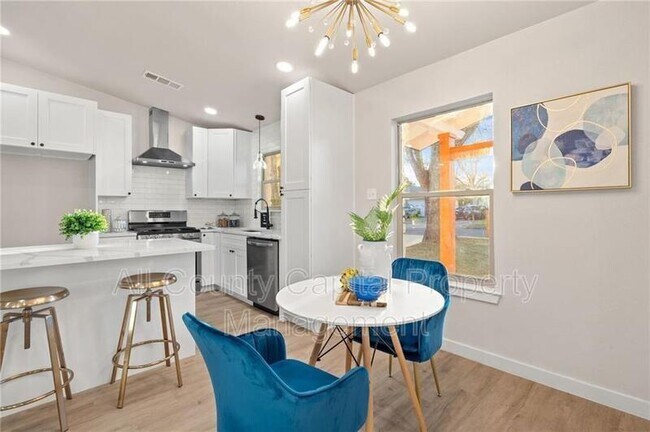 Building Photo - 810 Sahara Ave