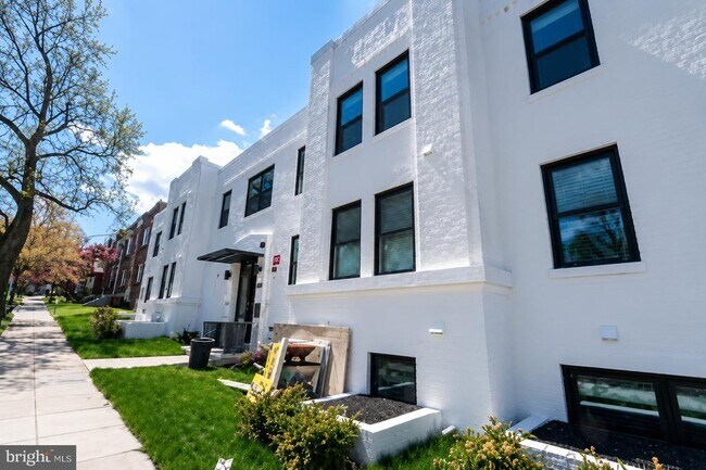 Foto del edificio - 5408 1st Pl NW