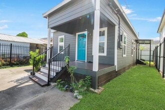 Building Photo - 531 N Estelle St