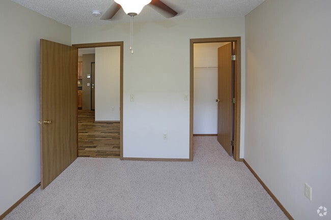 2BR, 2BA - 1,050 SF - North Pointe Apartments